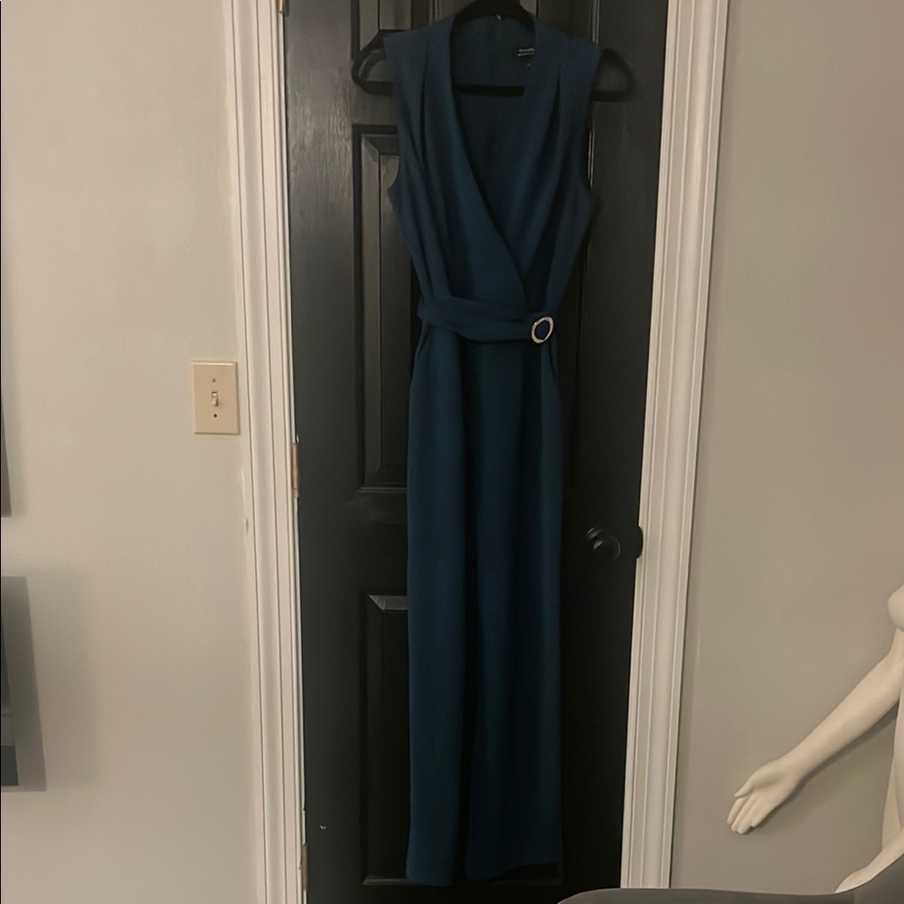 Elegant Sleeveless Jumpsuit with Belt